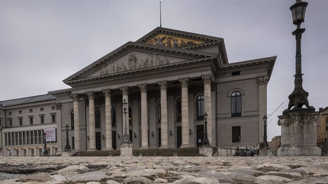 Dirigenten Stefan Soltész föll från sitt podium på den Bayerska stadsoperan i centrum av München och dödförklarades några timmar senare. Arkivbild.