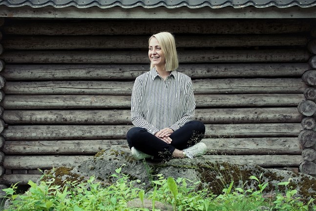 Iris Mannil har aldrig tampats med frågan kring om hon vill bli mamma eller inte, men hon har däremot kämpat frågan kring hur man är en bra bonusförälder. En som är "lagom" i alla situationer.