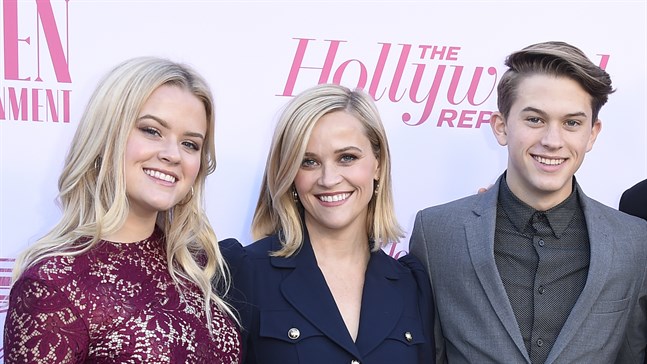 Reese Witherspoon (mitten) med barnen Ava och Deacon Phillippe. Arkivbild.