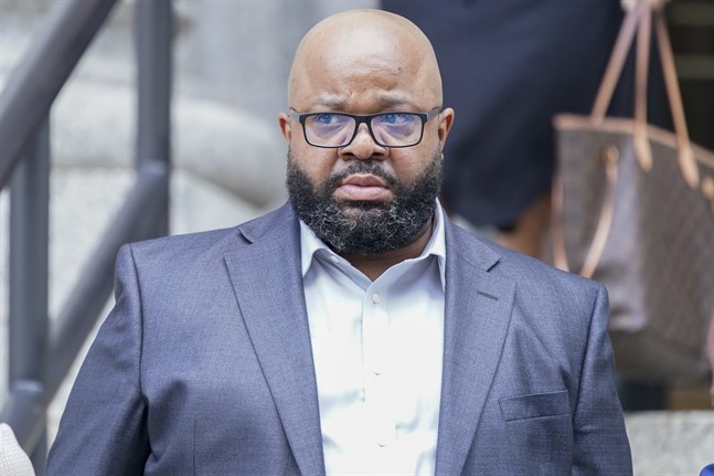 R Kellys tidigare manager Donnell Russell erkänner nya brott. Arkivbild.