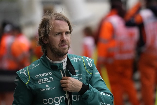 Sebastian Vettel berättar i en video på sociala medier att han kör säsongen till slut men lägger sedan av.