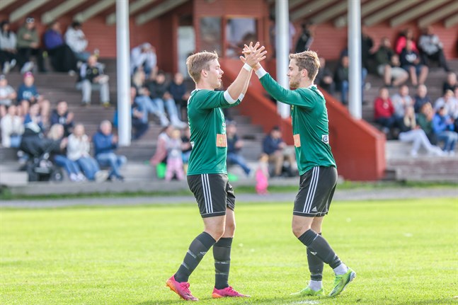 Alexander Kronholms och Nico Renlunds Sundom IF fick fira en välsmakande trepoängare hemma mot Sporting Kristina på torsdagskvällen.