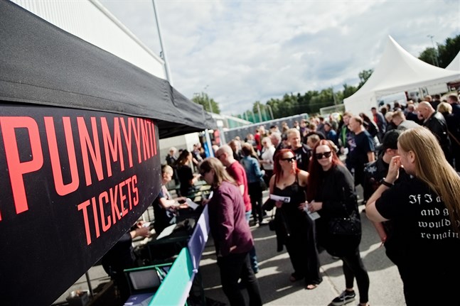 De tekniska problemen som ledde till förseningen och att de två första banden inte spelar kom som en överraskning för många. Nu har konserten ställts in.