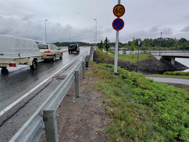 Polisen informerar om en tragisk trafikolycka där tre personer dött och en skadats allvarligt i Nyslott.