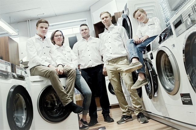 Hela familjen samlad. Anton, Jenny, Marcus, Emil och Anton Snåre.