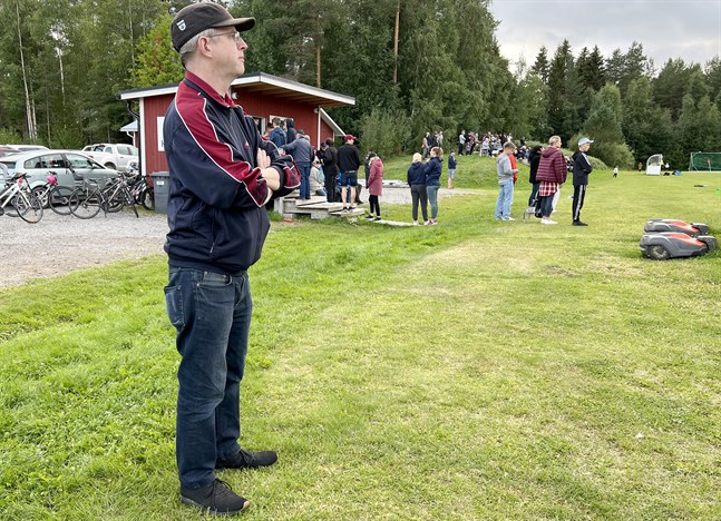 Då Esse IK spelar är Östen Willner vanligen på plats vid planen i Ytteresse och om någon av de andra åskådarna vill veta hur det gick i någon specifik match för några år sedan lär han kunna plocka fram det efterfrågade resultatet ur minnet.