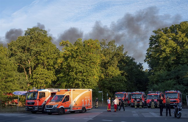 Flera brandkårer har ryckt ut till branden.
