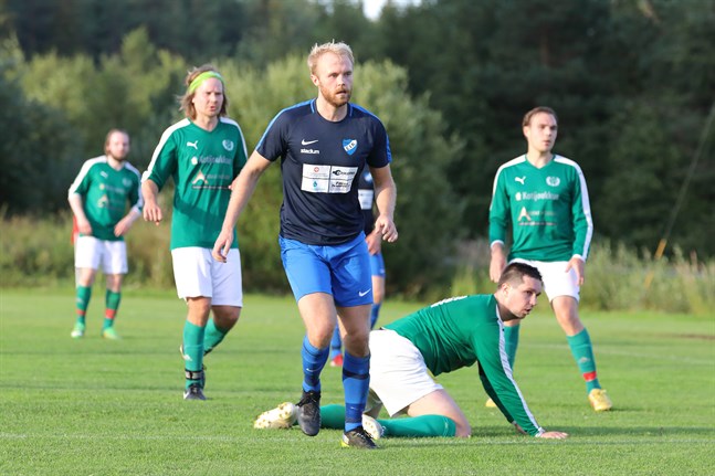 Esse IK:s William Holti hade ett par målchanser mot VPV men inte turen på sin sida.