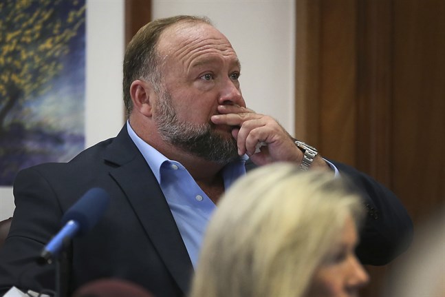 Alex Jones under rättegången.