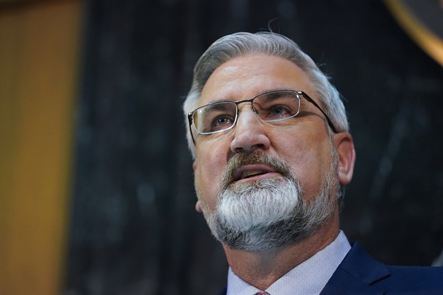 Indianas guvernör Eric Holcomb. Arkivbild.