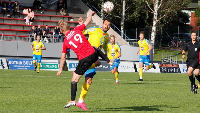 Hercules försvar fick kämpa ordentligt mot Krafts Samir Isanovic på Mosedal.