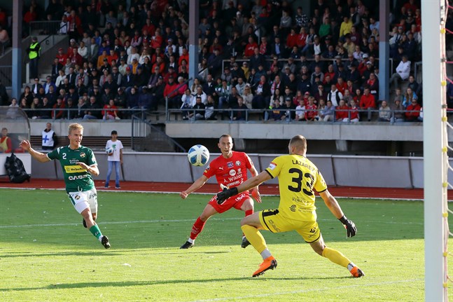 Joni Remesaho skruvade in två mål för Jaro med högern från sin vänsterposition. Jusa Ihalainen i KPV är på steget efter och Sergei Lazarev chanslös inför de 1848 på Centralplan.