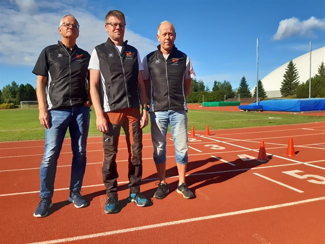 Christer Aspfors, Johan Storbjörk och Sune Lind är nyckelpersoner i det nätverk på cirka 200 talkofunktionärer som är aktiva när IK Falken ordnar veteran-FM i friidrott vid Sursik från torsdag till söndag.