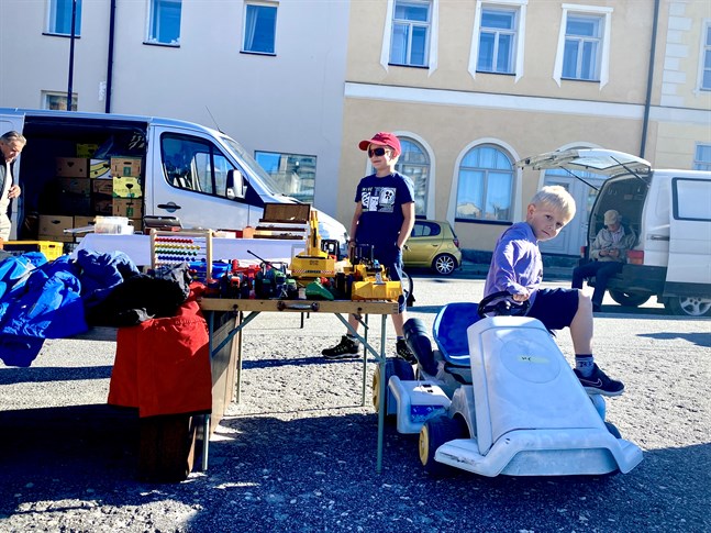 Det var första gången som bröderna Einar och Valter sålde på sommartorget i Jakobstad.