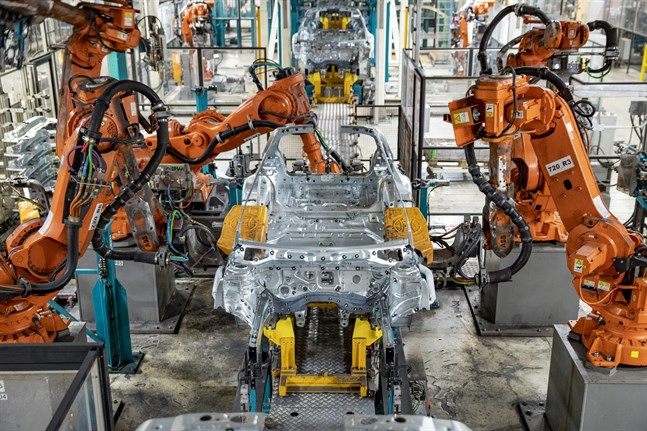 60 procent av männen men bara 44 procent av kvinnorna tror att vetenskapen kommer att lösa de flesta av dagens problem. Oro för en ökade arbetslöshet till följd av automatisering och robotteknik är också vanligare bland kvinnor än män.