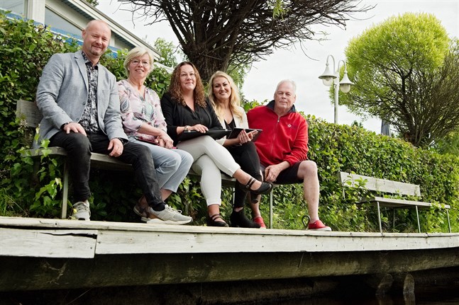 Anders Wingren, Pia Boström, Bettina Mannström-Sand, Kristel Nordström och Tom Hansén har tillsammans skapat onlineinstitutet.fi.