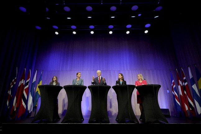 Nordens statministrar möttes. Islands Katrin Jakobsdottir, Danmarks Mette Frederiksen, Norges Jonas Gahr Stoere, Finlands Sanna Marin och Sveriges Magdalena Andersson.