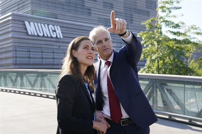 Statsminister Sanna Marin tillsammans med Norges statsminister Jonas Gahr Støre. Alla de nordiska ledarna möttes i Oslo i måndags.