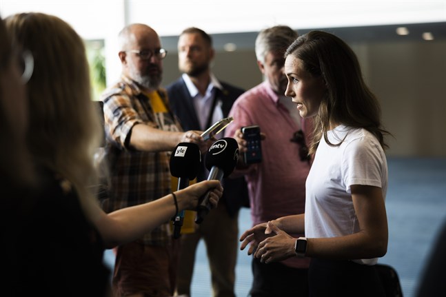 Statsminister Sanna Marin kommenterade videorna från festnatten under SDP:s sommarmöte i Kuopio.