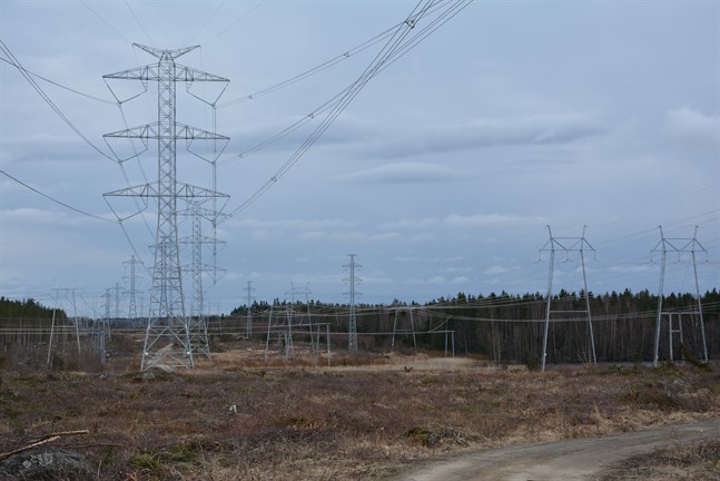 Fingrid bygger ut och förstärker stamnätet i olika delar av landet. En helt ny 400 kilovolts kraftledning ska byggas mellan Kristinestad och Nokia. Förslaget till linjedragning har inte presenterats.
