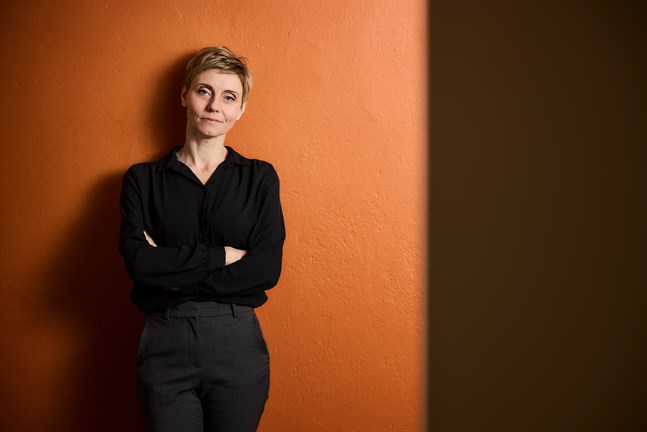 Lena Lindgård har skrivit en julkalenderbok för vuxna.