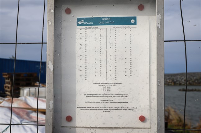 Bergö får en ny färja vid årsskiftet. Det pågår en armbrytning om tidtabellen.