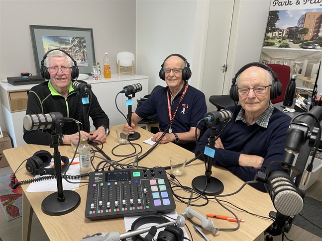 Calle Westmark, Stig Höglund och Göran Grahn hade aldrig hört en podd innan de själva fick banda in en för en tid sedan. Poddandet gav mersmak och fler lär det bli för herrarna.