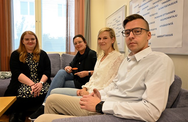 Johanna Niskala, Maria Sämskar, Nora Muotio och Jonas Björkskog vill locka många att söka till nybörjarkursen för medlare i Österbotten och Mellersta Österbotten.