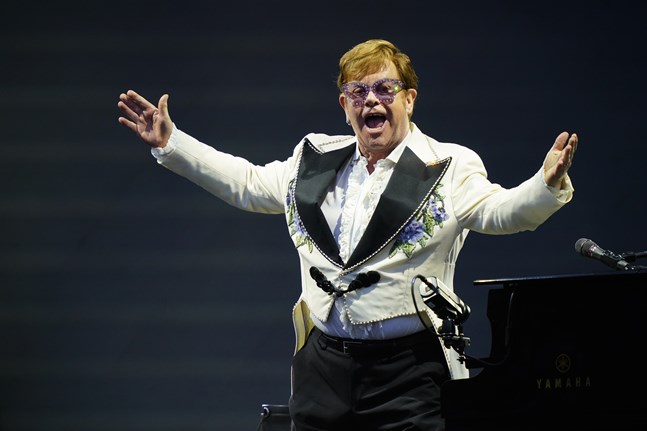 Elton John är en av alla kändisar som tog ett sista farväl av drottning Elizabeth. Arkivbild.