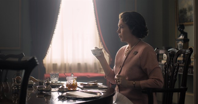 Olivia Colman som drottningen i "The crown". Arkivbild.