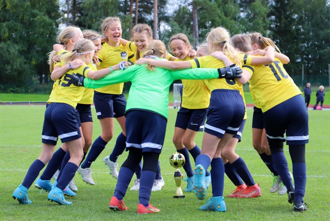 Norrvalla FF segrade i klassen flickor 11 med laget Elin Björk, Ellie Nilsson, Emmi Majabacka, Erinna Bagge, Hanna Sjöberg, Hilda Backlund, Juni Majabacka, Lisa Kippola, Maya Karlsson, Minea Rintanen och My Äijänen.