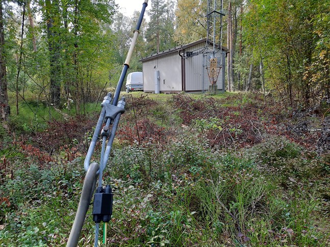 5G-masten i Sandsund, som nyligen utsattes för sabotageförsök, inhägnas inte ens av ett stängsel.