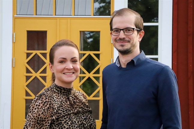 Evelina och Wiktor Wilson hade inga tankar på att återvända till Österbotten. Förändringarna i arbetslivet under pandemin gjorde det möjligt.