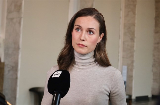 Statsminister Sanna Marin (SDP) säger att hon inte vill föra en offentlig diskussion om Vänsterförbundet kan fortsätta i regeringen ifall partiet röstar mot regeringens lagförslag.