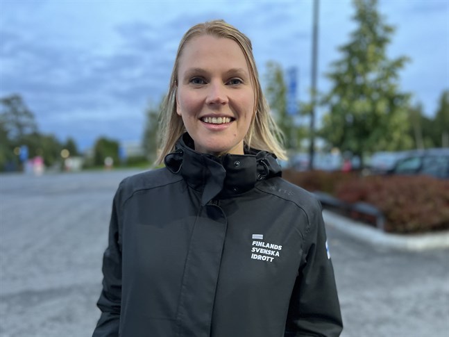 Saara Norrgrann är före detta elitorienteraren som numera delar sin kunskap åt lovande adepter i hela Svenskfinland.