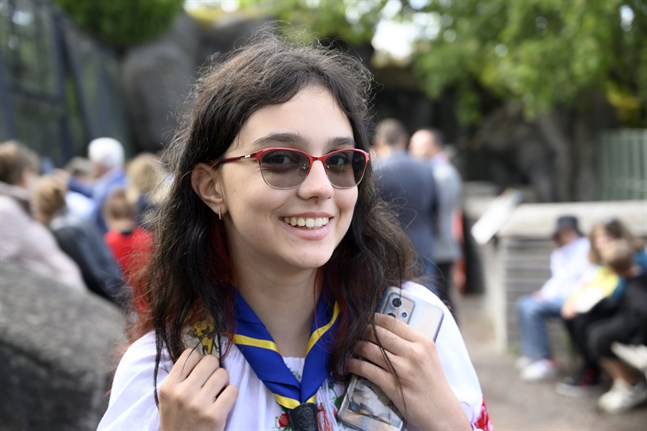 14-åriga Yulia gillar den svenska naturen: "Häromdagen när jag var ute i skogen såg jag en massa blåbär och svamp", säger hon.