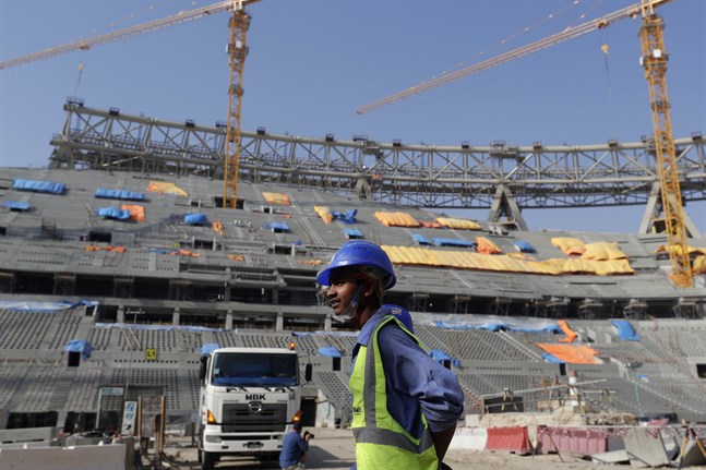 Migrantarbetare vid Lusail Stadium, en av VM-arenorna.