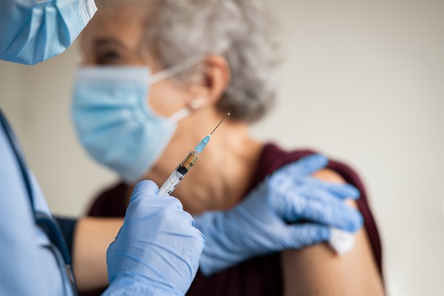 Dos ett, dos två, dos tre, dos fyra ... Vacciner och munskydd blev plötsligt nya delar av vardagen när viruset slog till.