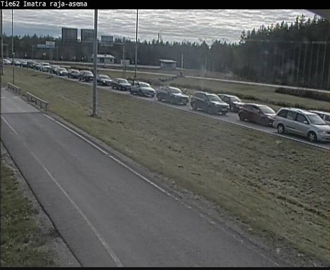 Kön på den ryska sidan vid Imatras gränsstation klockan 12.26 på torsdagen.