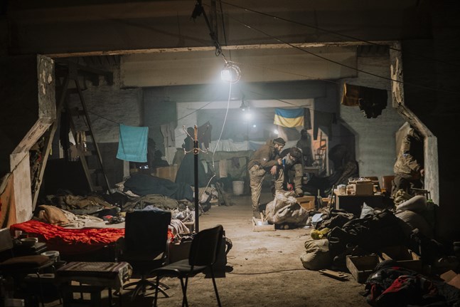 Bland de frigivna finns soldater från stålverket Azov i Mariupol. På bilden syns soldater som befann sig i stålverket under den ryska belägringen.